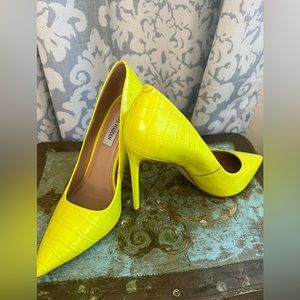 Steve Madden neon yellow croc pumps